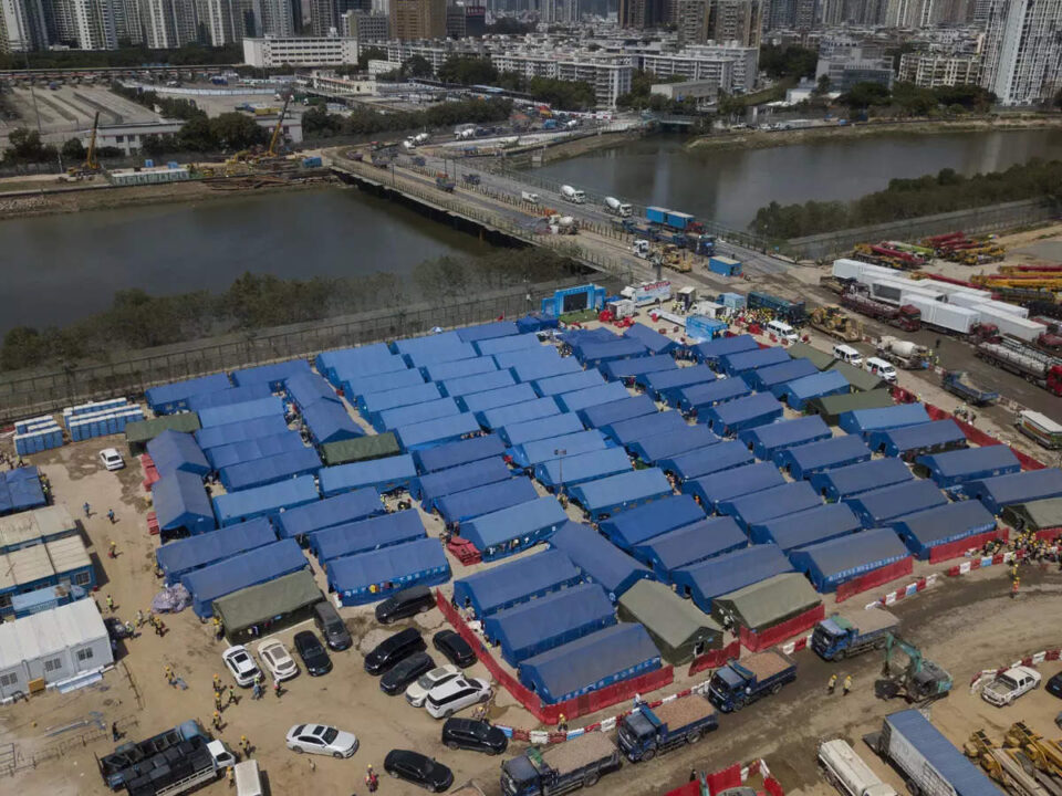 China shuts business center of Shenzhen to fight virus surge